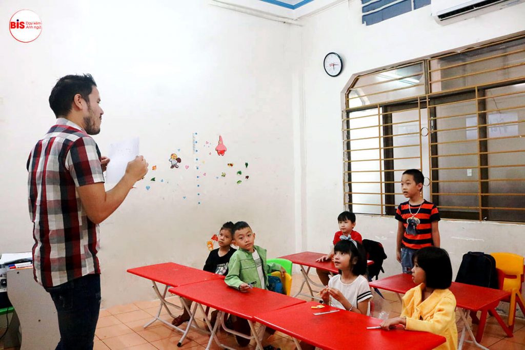 hinh anh lop hoc kem tieng anh thieu nhi anh ngu bis quang ngai 1024x683 1 - Hình ảnh cơ sở vật chất