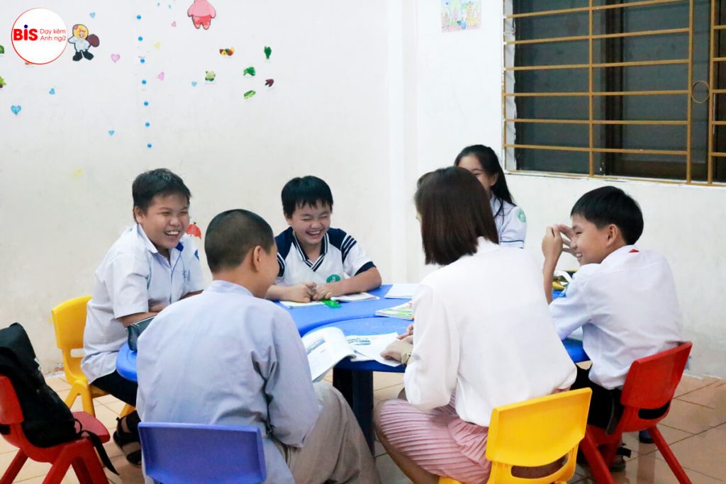 Học tiếng Anh lớp 6 – Bứt phá kỹ năng, tự tin bước vào cấp 2 cùng Anh ngữ BIS hinh anh lop hoc kem tieng anh thieu nien anh ngu bis quang ngai 1024x683 1 - Học tiếng Anh lớp 6 – Bứt phá kỹ năng, tự tin bước vào cấp 2 cùng Anh ngữ BIS