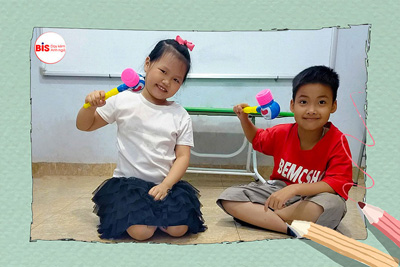 Học tiếng Anh lớp mẫu giáo 5 tuổi – Bước khởi đầu tự tin cho bé tại Anh ngữ BIS hoc kem tieng anh mam non anh ngu bis quang ngai 400x267 1 - Học tiếng Anh lớp mẫu giáo 5 tuổi – Bước khởi đầu tự tin cho bé tại Anh ngữ BIS