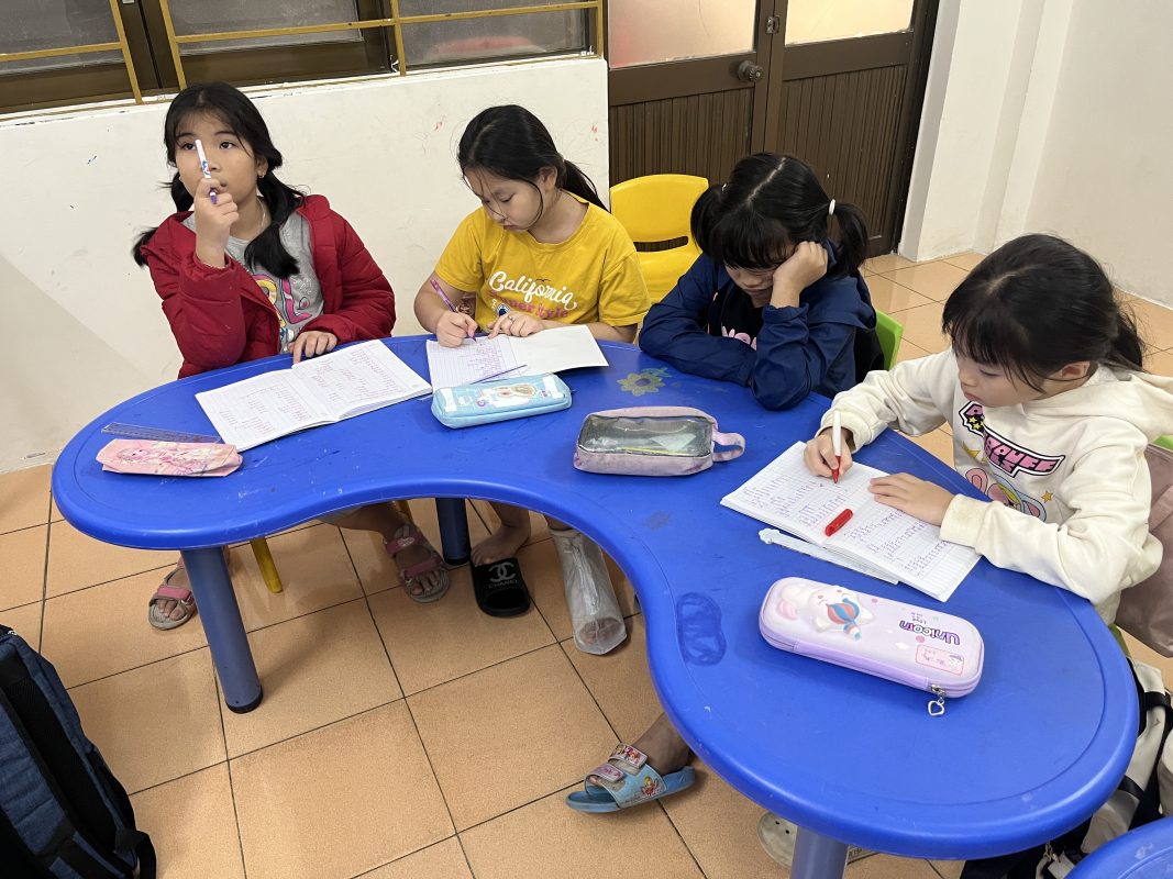 IMG 9826 1067x800 - Tr&ograve; Chơi Học Tiếng Anh Cho Trẻ Mầm Non Tại Anh Ngữ BIS &ndash; Học M&agrave; Chơi, Ph&aacute;t Triển Tự Nhi&ecirc;n